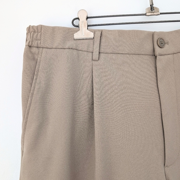 NWT Uniqlo Men's Beige Pleated Wide Pants ~ Size XL - Picture 4 of 9